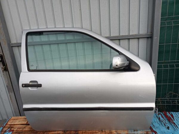 Usa fata dreapta Volkswagen Polo in 2 usi 2000-2004 Euro 4