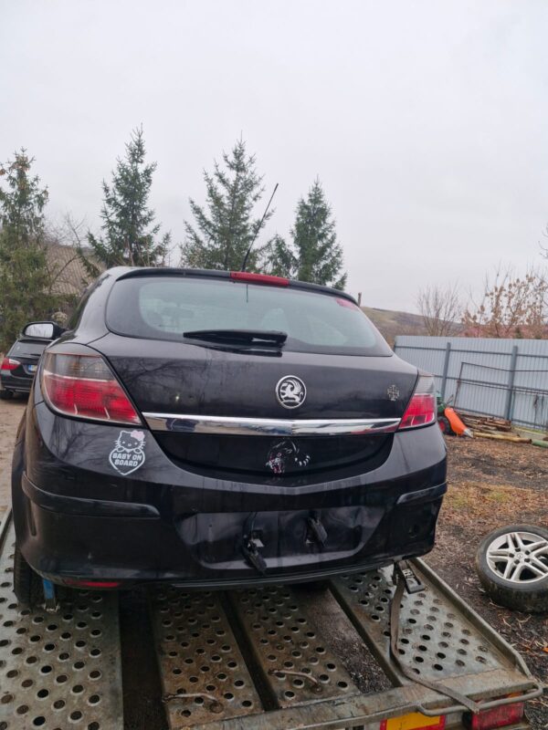 Haion portbagaj cu luneta Opel Astra H GTC 2004-2010