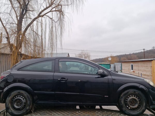 Usa fata dreapta Opel Astra H Coupe 2004-2010
