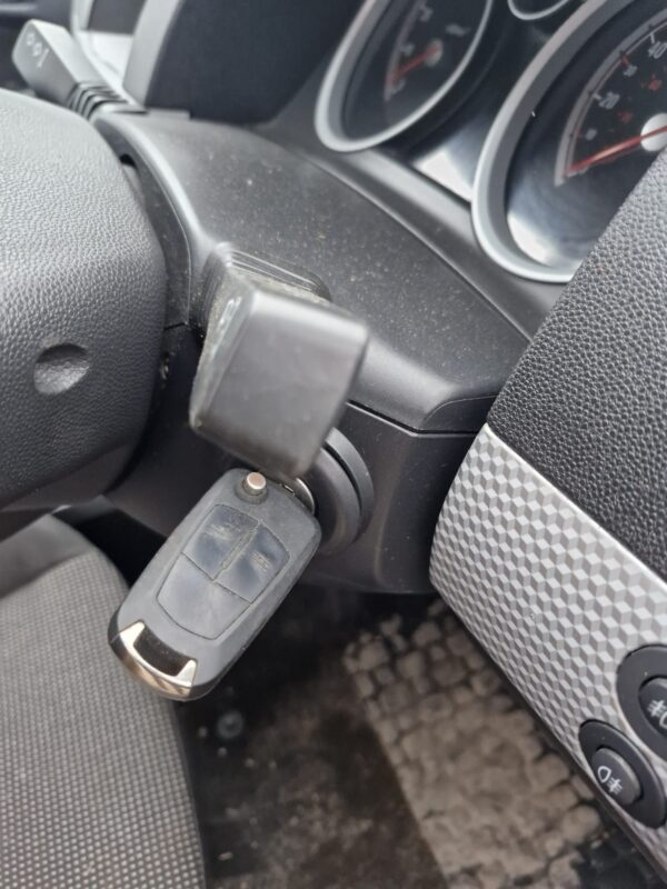 Contact auto cu cheie Opel Astra H 2005-2010