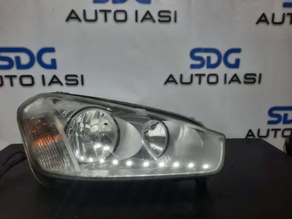 Faruri / Far dreapta xenon Ford C-Max 7m5113d154aa