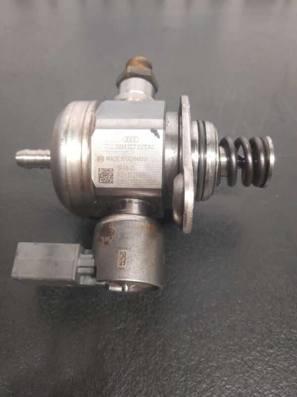 Pompa injectie / Pompa inalta presiune Volkswagen Getta / Volkswagen Golf 5/6 / Volkswagen Tiguan / Audi A3/A4 / Audi Q3 / Seat Altea 06H127025N / 0261520090