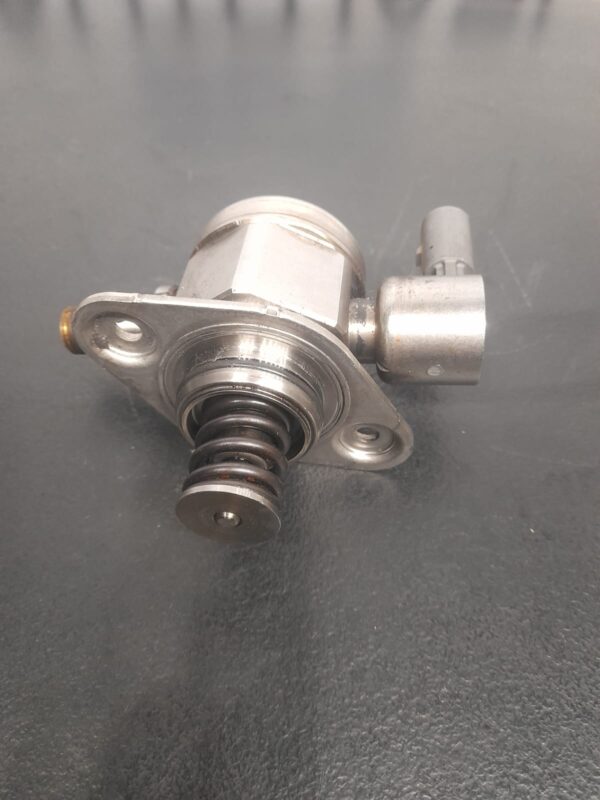 Pompa injectie / Pompa inalta presiune Volkswagen Getta / Volkswagen Golf 5/6 / Volkswagen Tiguan / Audi A3/A4 / Audi Q3 / Seat Altea 06H127025N / 0261520090 - imagine 2